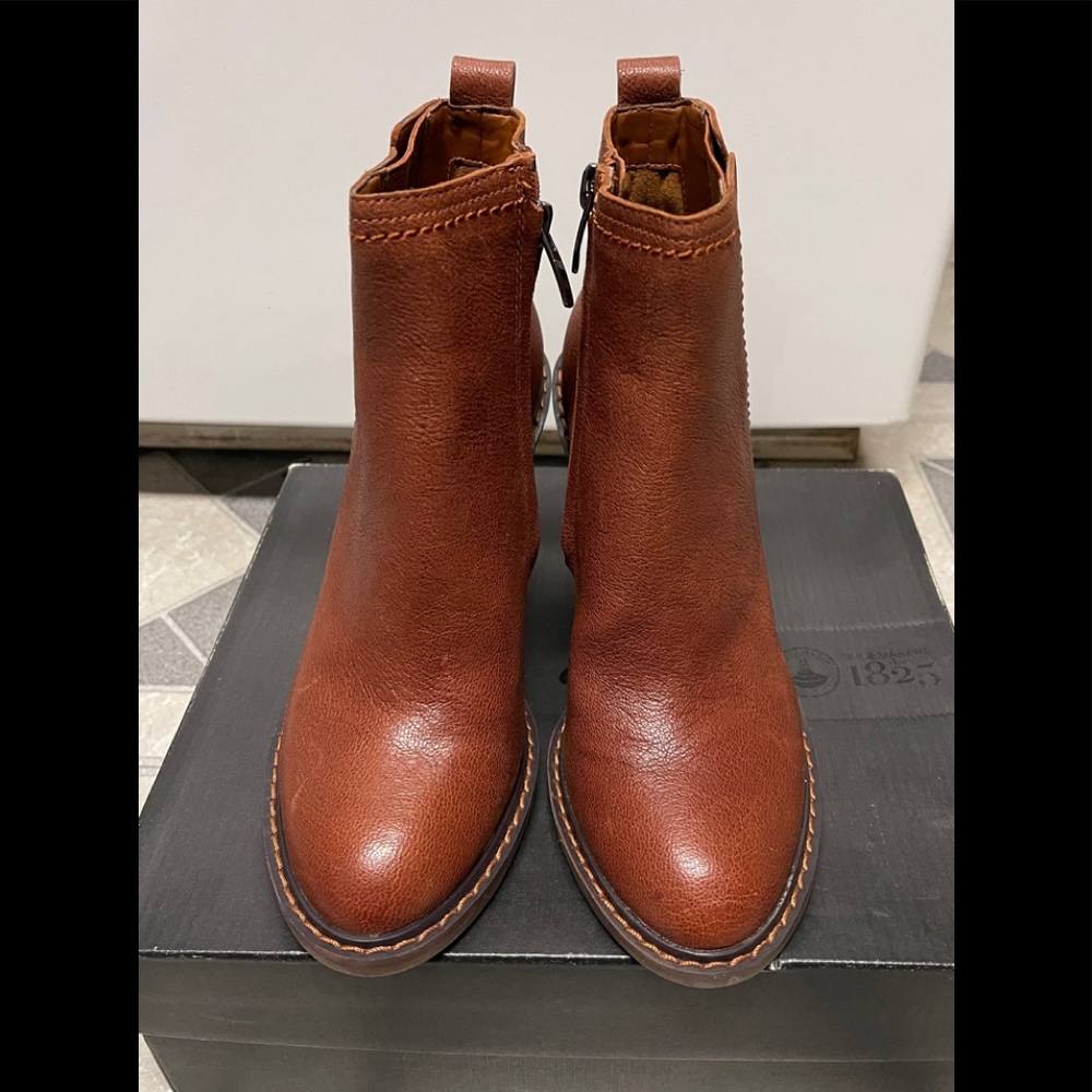 Clarks Kea Blues Women’s Ankle Bootie Size 6M